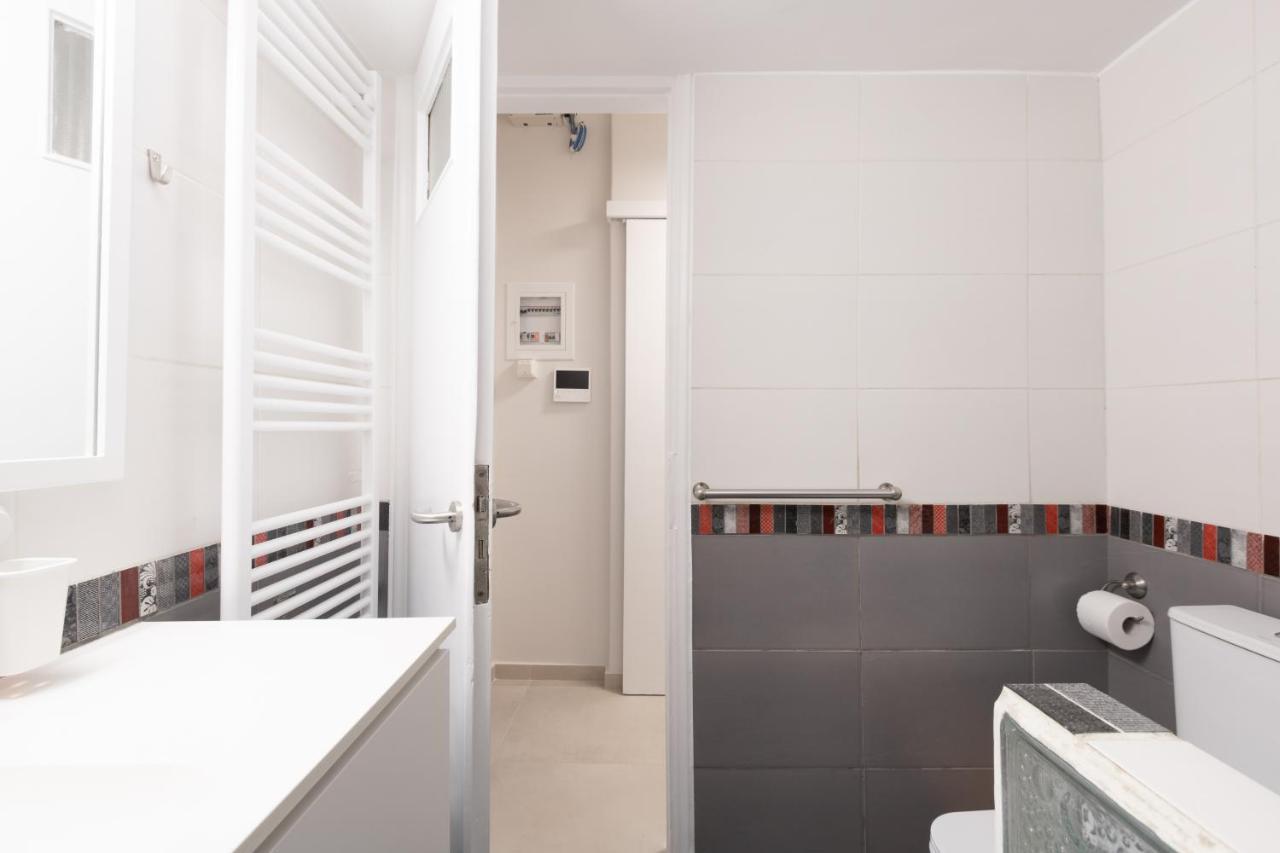 Modern 2-Bedroom Apt, 200M From The Acropolis Афіни Екстер'єр фото