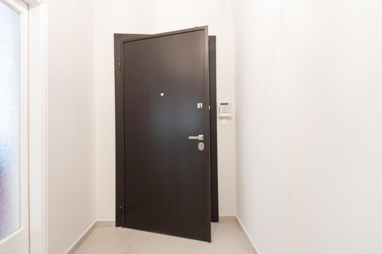 Modern 2-Bedroom Apt, 200M From The Acropolis Афіни Екстер'єр фото